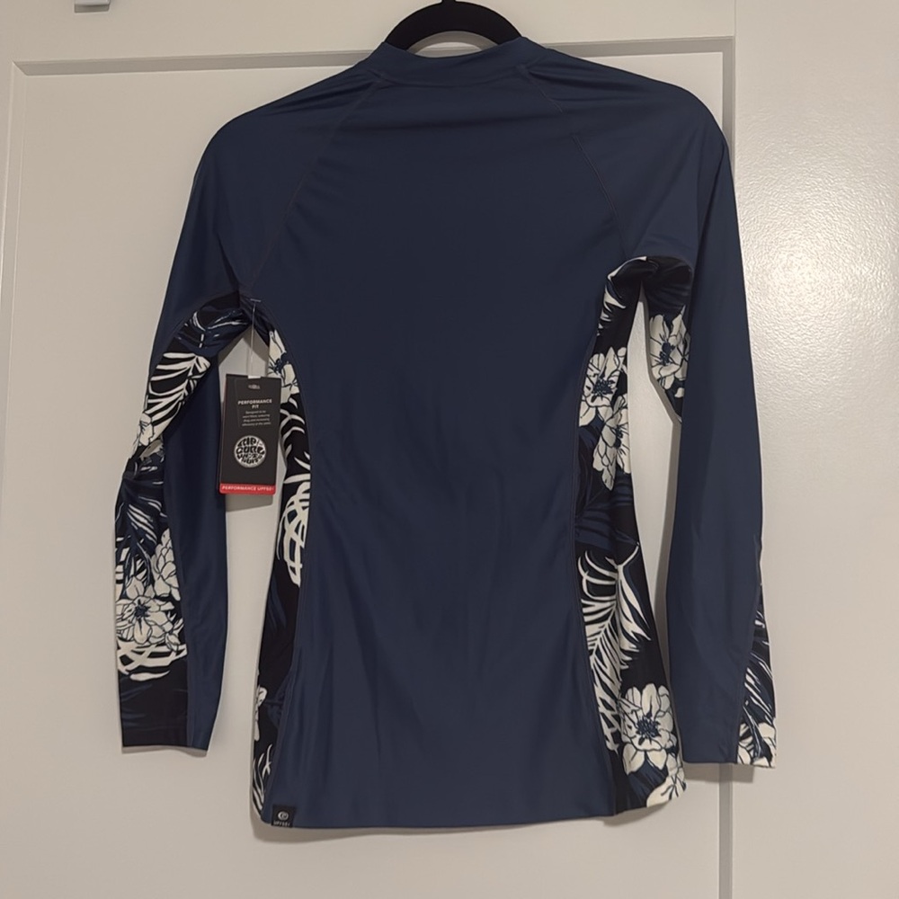 Rip Curl Zip up Rash Guard - Picture 2 of 6